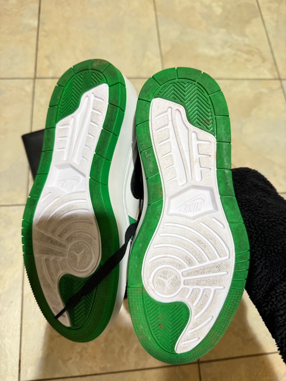 Nike Low-Top Sneakers in White, Green & Black Air Jordan1 - Picture 3 of 4
